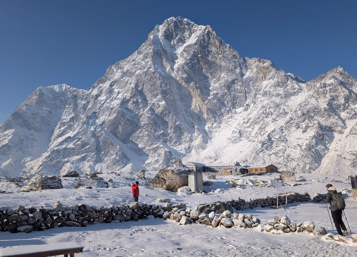 Mt Cholatse on the way to Cho La pass